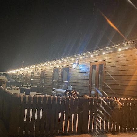 Fairview Farm Holiday Accommodation 14 Luxury Lodges, Cabins, Dog Friendly, Suitable For Couples, Families And Groups, Wedding Guests , Corporate Events, Sleeps 2-65 Guests In Ravenshead, Nottingham Near Sherwood Forest, Set In 88 Acres Экстерьер фото