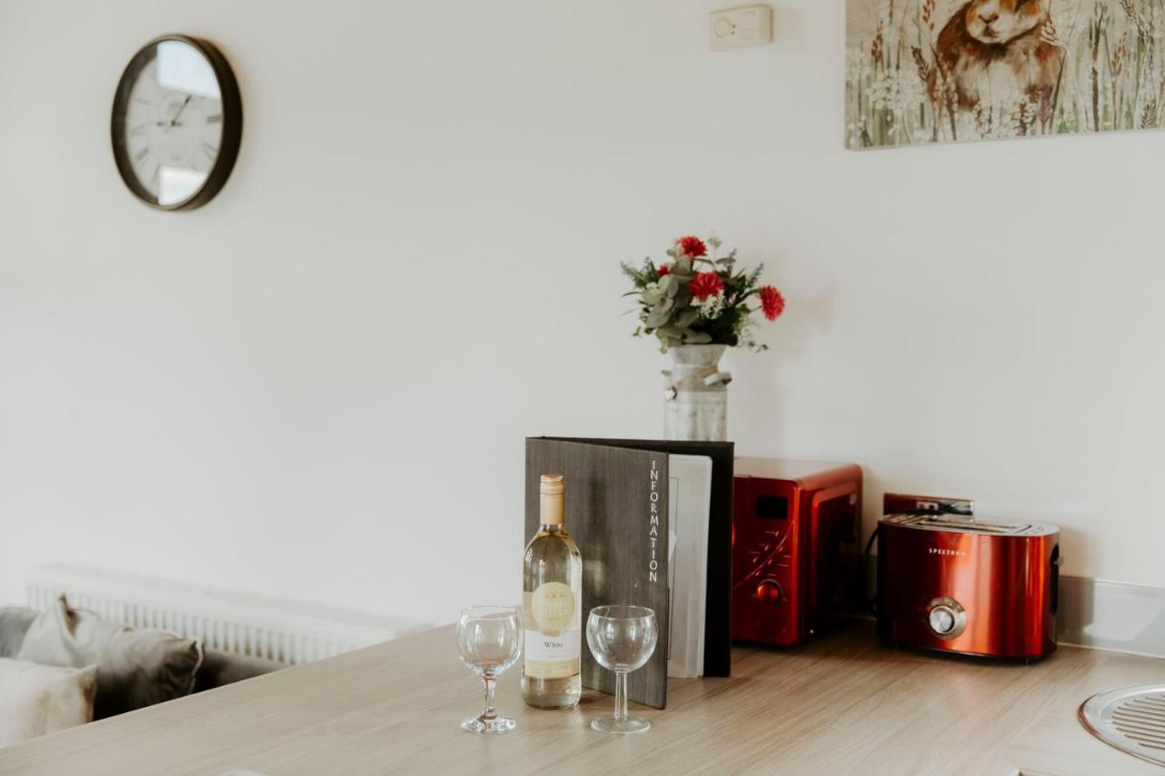 Fairview Farm Holiday Accommodation 14 Luxury Lodges, Cabins, Dog Friendly, Suitable For Couples, Families And Groups, Wedding Guests , Corporate Events, Sleeps 2-65 Guests In Ravenshead, Nottingham Near Sherwood Forest, Set In 88 Acres Экстерьер фото