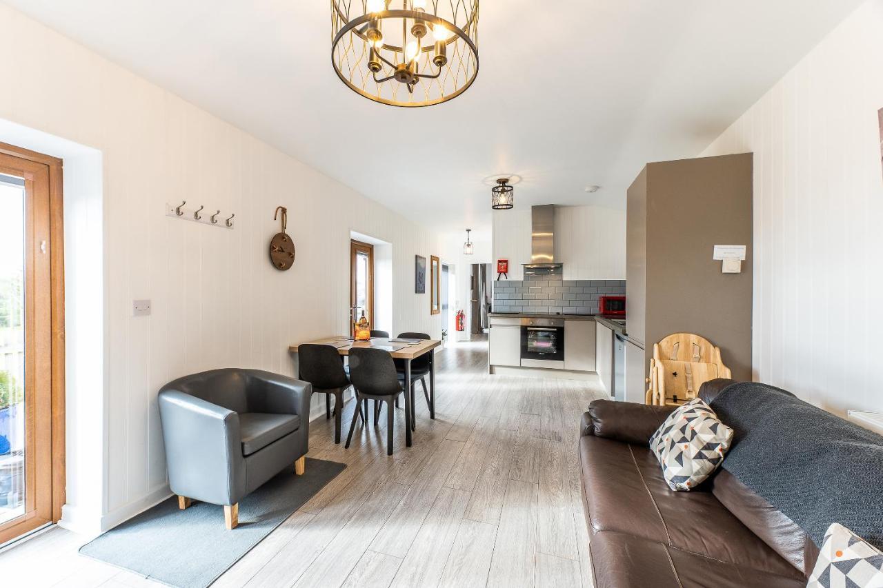 Fairview Farm Holiday Accommodation 14 Luxury Lodges, Cabins, Dog Friendly, Suitable For Couples, Families And Groups, Wedding Guests , Corporate Events, Sleeps 2-65 Guests In Ravenshead, Nottingham Near Sherwood Forest, Set In 88 Acres Экстерьер фото