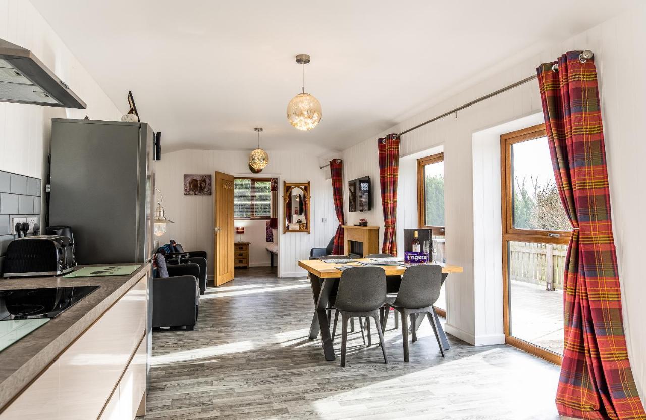 Fairview Farm Holiday Accommodation 14 Luxury Lodges, Cabins, Dog Friendly, Suitable For Couples, Families And Groups, Wedding Guests , Corporate Events, Sleeps 2-65 Guests In Ravenshead, Nottingham Near Sherwood Forest, Set In 88 Acres Экстерьер фото