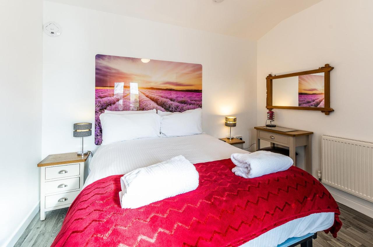 Fairview Farm Holiday Accommodation 14 Luxury Lodges, Cabins, Dog Friendly, Suitable For Couples, Families And Groups, Wedding Guests , Corporate Events, Sleeps 2-65 Guests In Ravenshead, Nottingham Near Sherwood Forest, Set In 88 Acres Экстерьер фото
