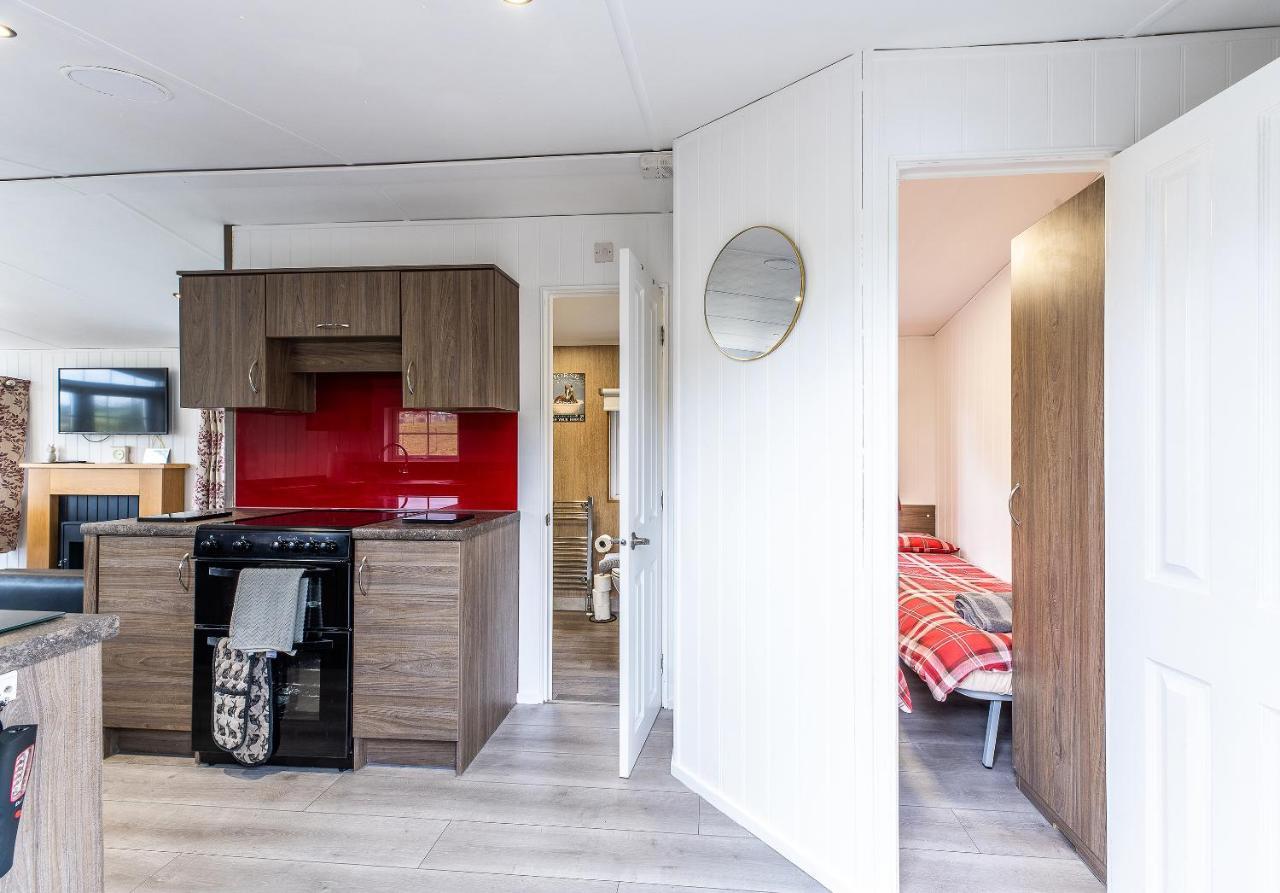 Fairview Farm Holiday Accommodation 14 Luxury Lodges, Cabins, Dog Friendly, Suitable For Couples, Families And Groups, Wedding Guests , Corporate Events, Sleeps 2-65 Guests In Ravenshead, Nottingham Near Sherwood Forest, Set In 88 Acres Экстерьер фото