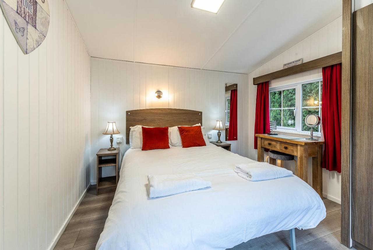 Fairview Farm Holiday Accommodation 14 Luxury Lodges, Cabins, Dog Friendly, Suitable For Couples, Families And Groups, Wedding Guests , Corporate Events, Sleeps 2-65 Guests In Ravenshead, Nottingham Near Sherwood Forest, Set In 88 Acres Экстерьер фото