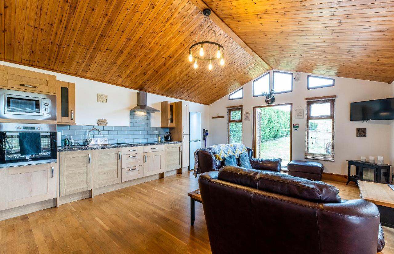 Fairview Farm Holiday Accommodation 14 Luxury Lodges, Cabins, Dog Friendly, Suitable For Couples, Families And Groups, Wedding Guests , Corporate Events, Sleeps 2-65 Guests In Ravenshead, Nottingham Near Sherwood Forest, Set In 88 Acres Экстерьер фото