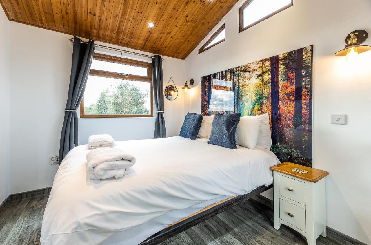 Fairview Farm Holiday Accommodation 14 Luxury Lodges, Cabins, Dog Friendly, Suitable For Couples, Families And Groups, Wedding Guests , Corporate Events, Sleeps 2-65 Guests In Ravenshead, Nottingham Near Sherwood Forest, Set In 88 Acres Экстерьер фото