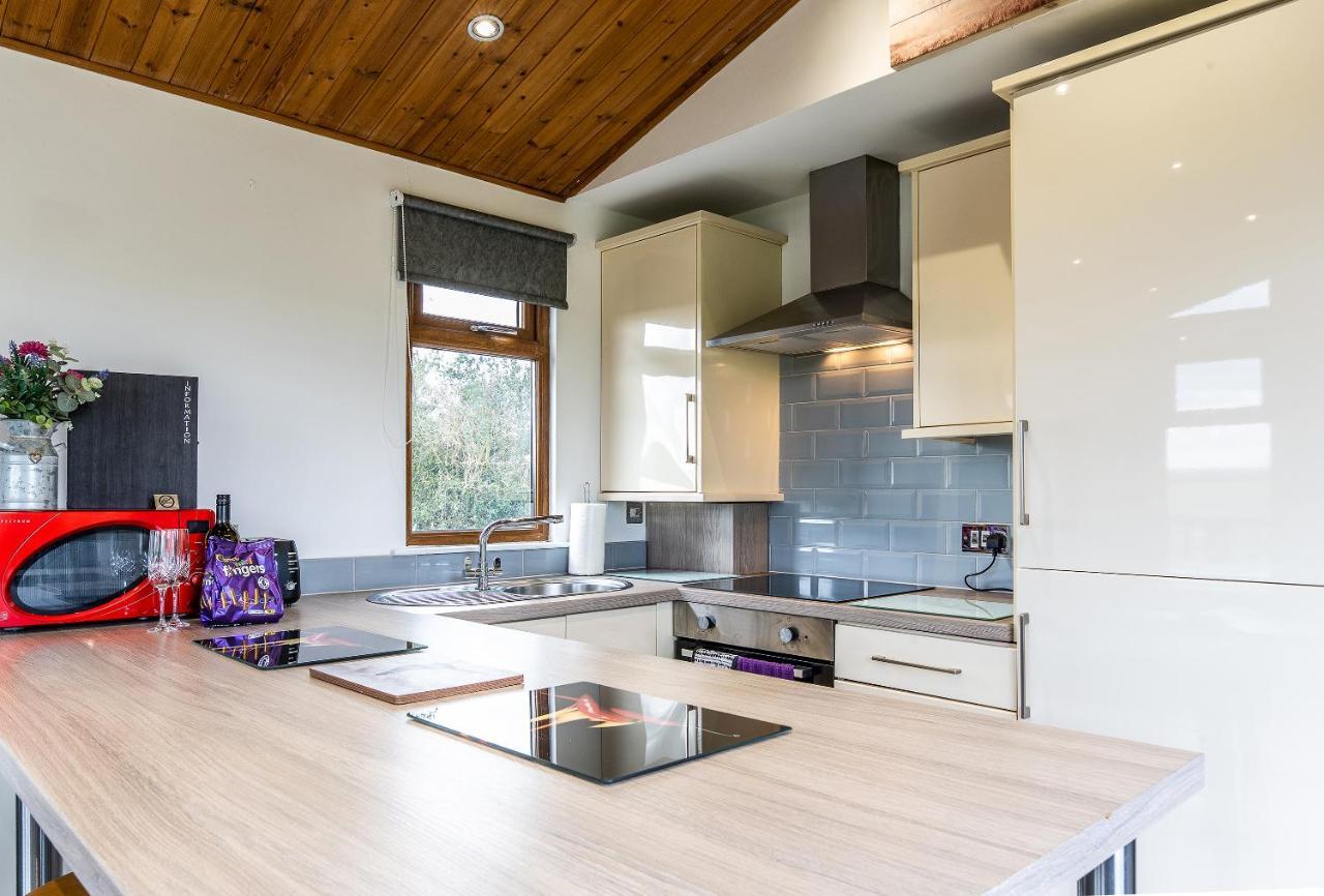 Fairview Farm Holiday Accommodation 14 Luxury Lodges, Cabins, Dog Friendly, Suitable For Couples, Families And Groups, Wedding Guests , Corporate Events, Sleeps 2-65 Guests In Ravenshead, Nottingham Near Sherwood Forest, Set In 88 Acres Экстерьер фото