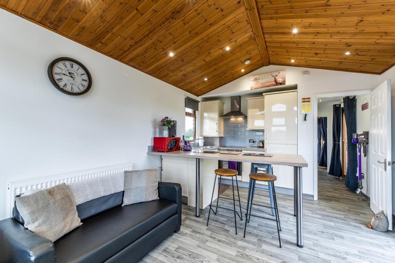 Fairview Farm Holiday Accommodation 14 Luxury Lodges, Cabins, Dog Friendly, Suitable For Couples, Families And Groups, Wedding Guests , Corporate Events, Sleeps 2-65 Guests In Ravenshead, Nottingham Near Sherwood Forest, Set In 88 Acres Экстерьер фото