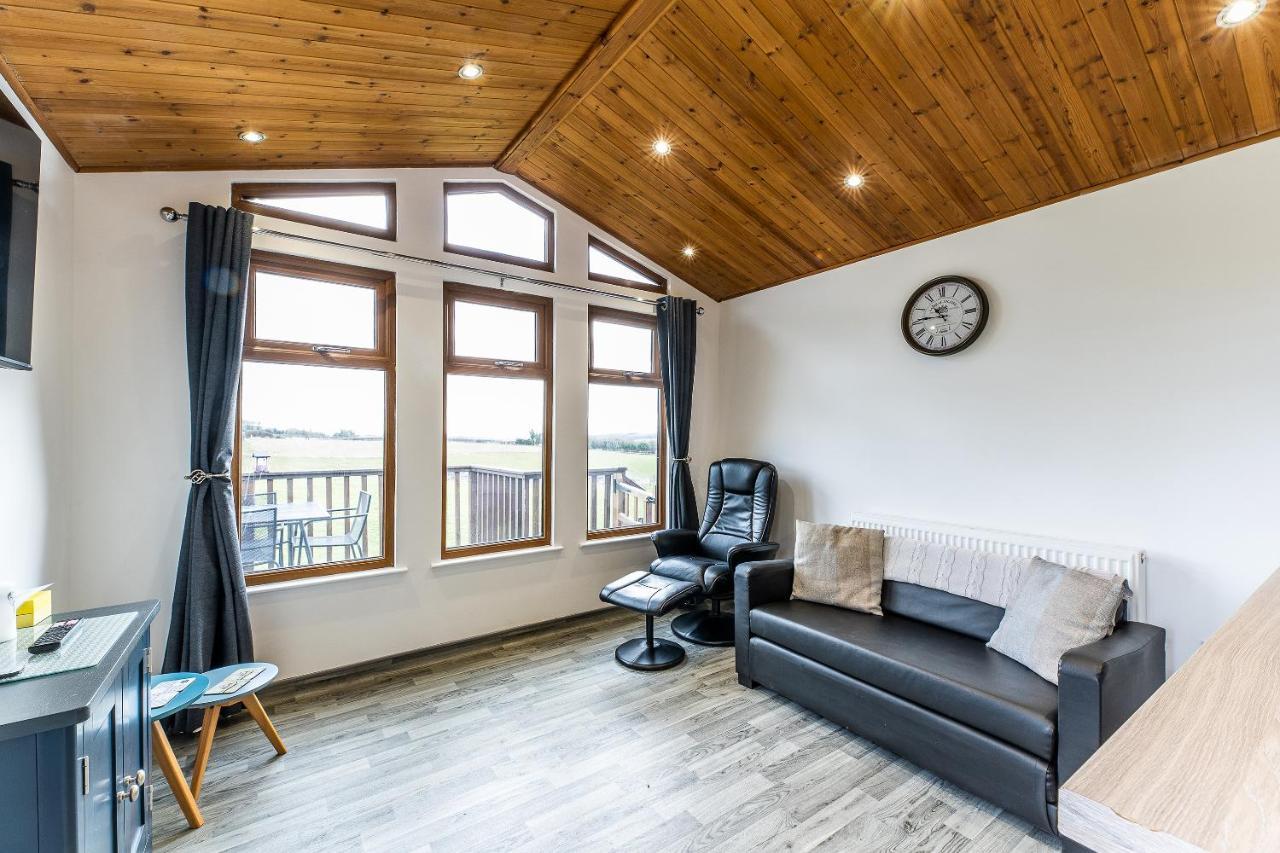 Fairview Farm Holiday Accommodation 14 Luxury Lodges, Cabins, Dog Friendly, Suitable For Couples, Families And Groups, Wedding Guests , Corporate Events, Sleeps 2-65 Guests In Ravenshead, Nottingham Near Sherwood Forest, Set In 88 Acres Экстерьер фото