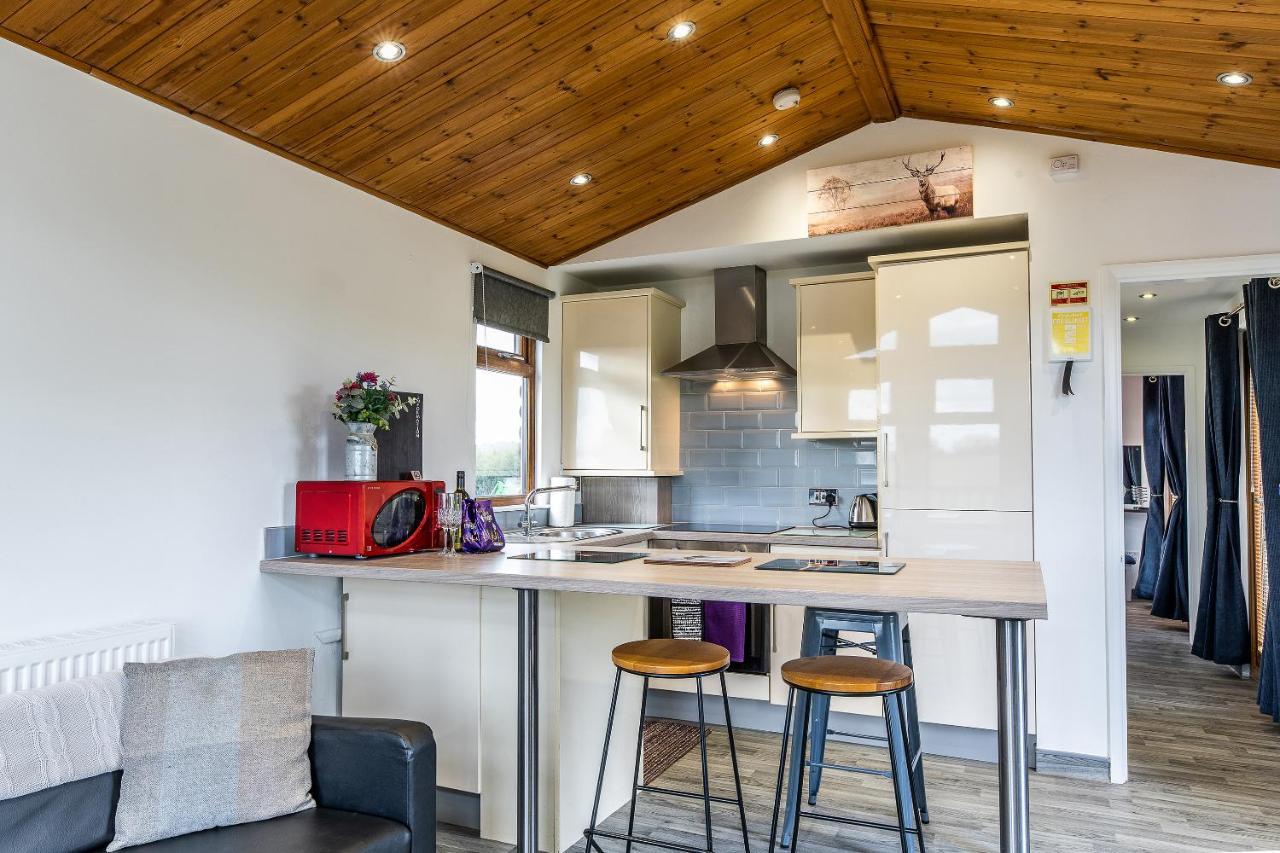 Fairview Farm Holiday Accommodation 14 Luxury Lodges, Cabins, Dog Friendly, Suitable For Couples, Families And Groups, Wedding Guests , Corporate Events, Sleeps 2-65 Guests In Ravenshead, Nottingham Near Sherwood Forest, Set In 88 Acres Экстерьер фото