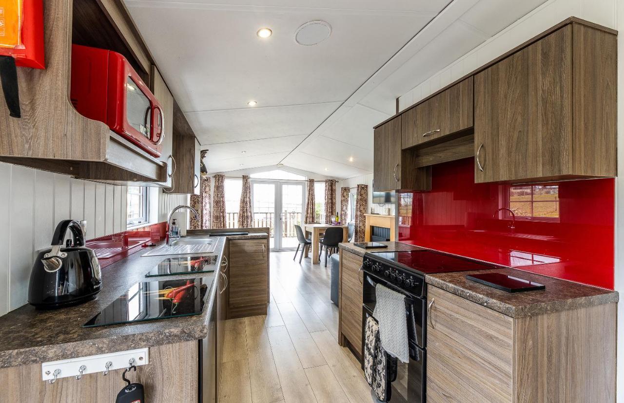 Fairview Farm Holiday Accommodation 14 Luxury Lodges, Cabins, Dog Friendly, Suitable For Couples, Families And Groups, Wedding Guests , Corporate Events, Sleeps 2-65 Guests In Ravenshead, Nottingham Near Sherwood Forest, Set In 88 Acres Экстерьер фото