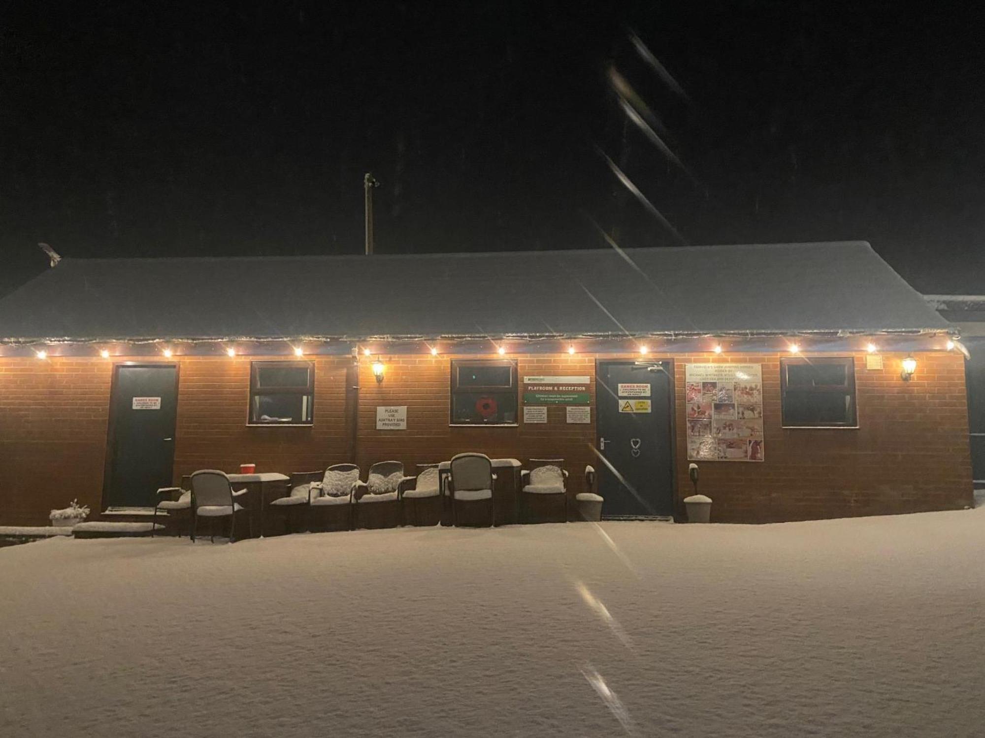 Fairview Farm Holiday Accommodation 14 Luxury Lodges, Cabins, Dog Friendly, Suitable For Couples, Families And Groups, Wedding Guests , Corporate Events, Sleeps 2-65 Guests In Ravenshead, Nottingham Near Sherwood Forest, Set In 88 Acres Экстерьер фото