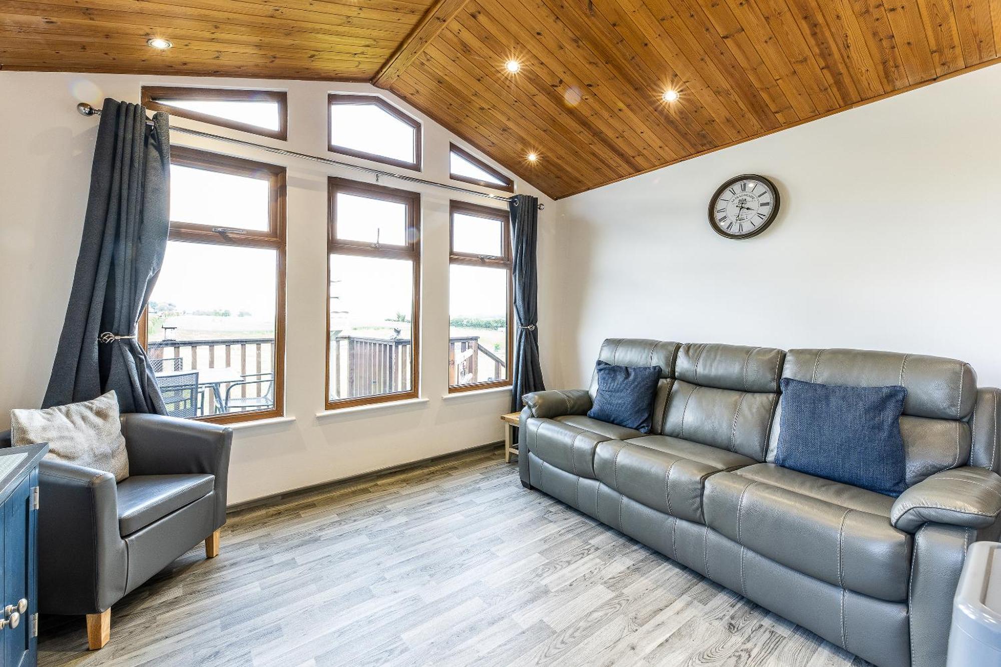 Fairview Farm Holiday Accommodation 14 Luxury Lodges, Cabins, Dog Friendly, Suitable For Couples, Families And Groups, Wedding Guests , Corporate Events, Sleeps 2-65 Guests In Ravenshead, Nottingham Near Sherwood Forest, Set In 88 Acres Экстерьер фото