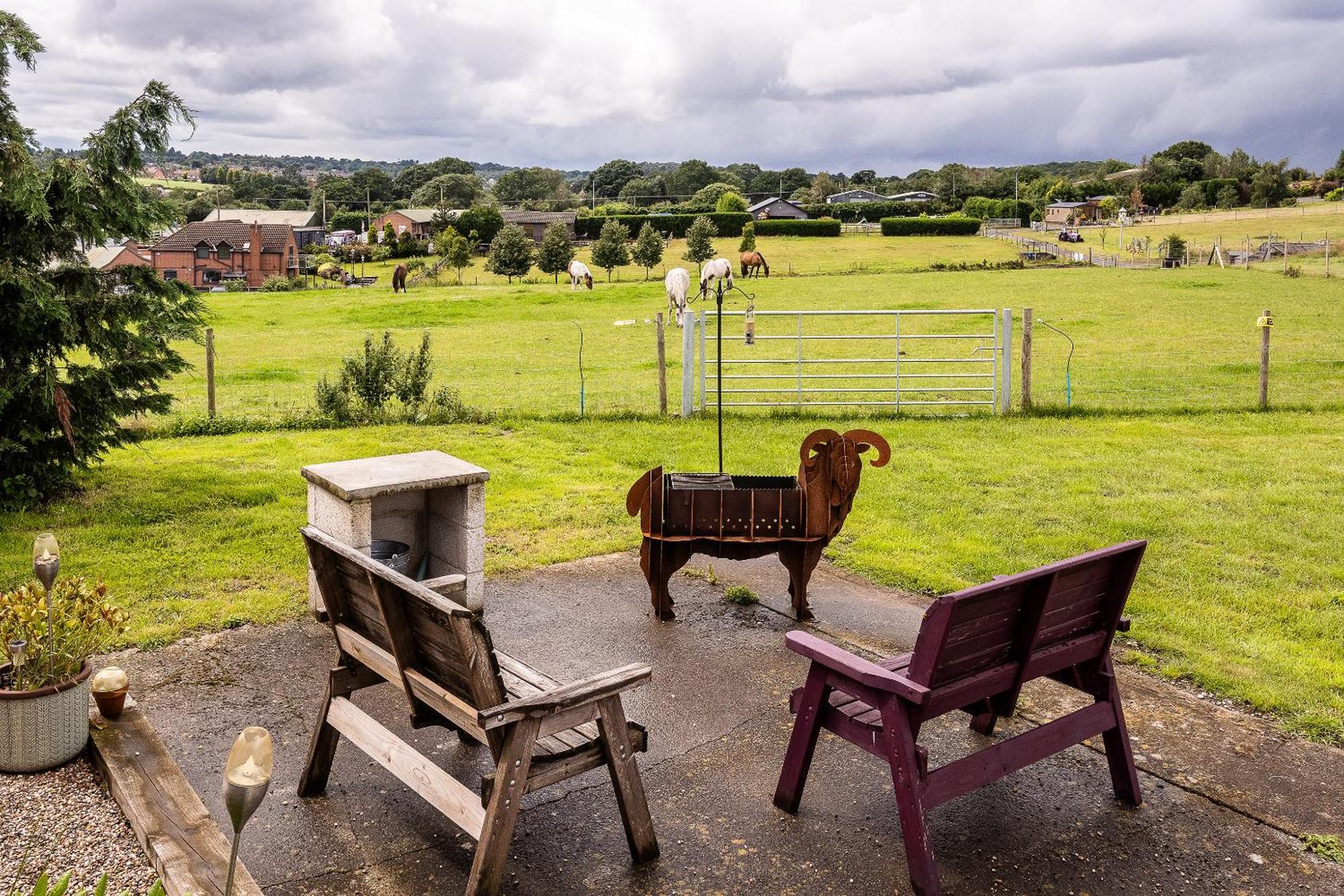 Fairview Farm Holiday Accommodation 14 Luxury Lodges, Cabins, Dog Friendly, Suitable For Couples, Families And Groups, Wedding Guests , Corporate Events, Sleeps 2-65 Guests In Ravenshead, Nottingham Near Sherwood Forest, Set In 88 Acres Экстерьер фото