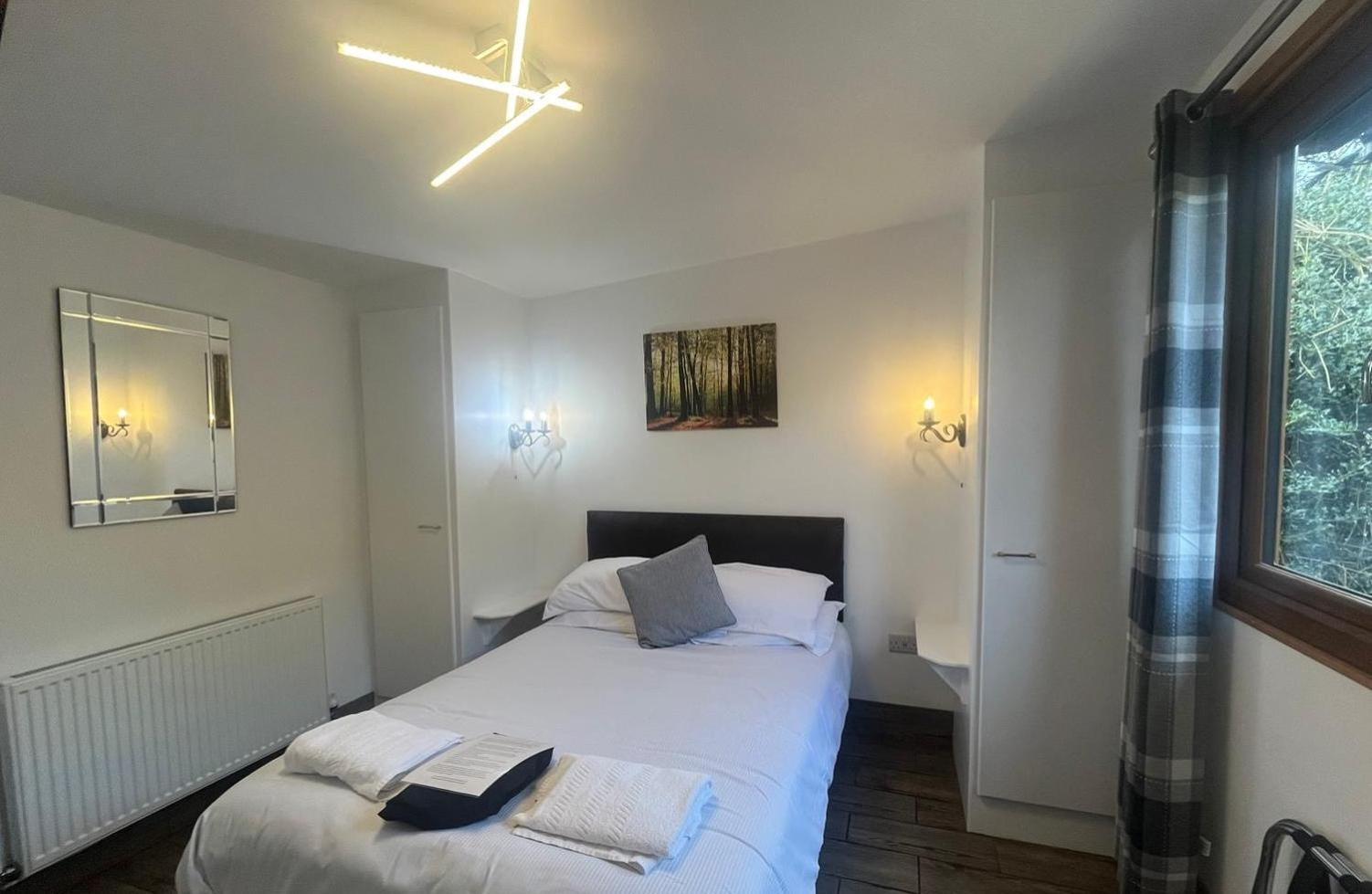 Fairview Farm Holiday Accommodation 14 Luxury Lodges, Cabins, Dog Friendly, Suitable For Couples, Families And Groups, Wedding Guests , Corporate Events, Sleeps 2-65 Guests In Ravenshead, Nottingham Near Sherwood Forest, Set In 88 Acres Экстерьер фото